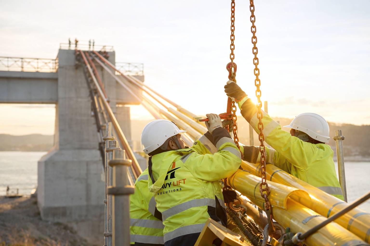 Heavy Lift Solutions utför tungt lyftarbete vid bro